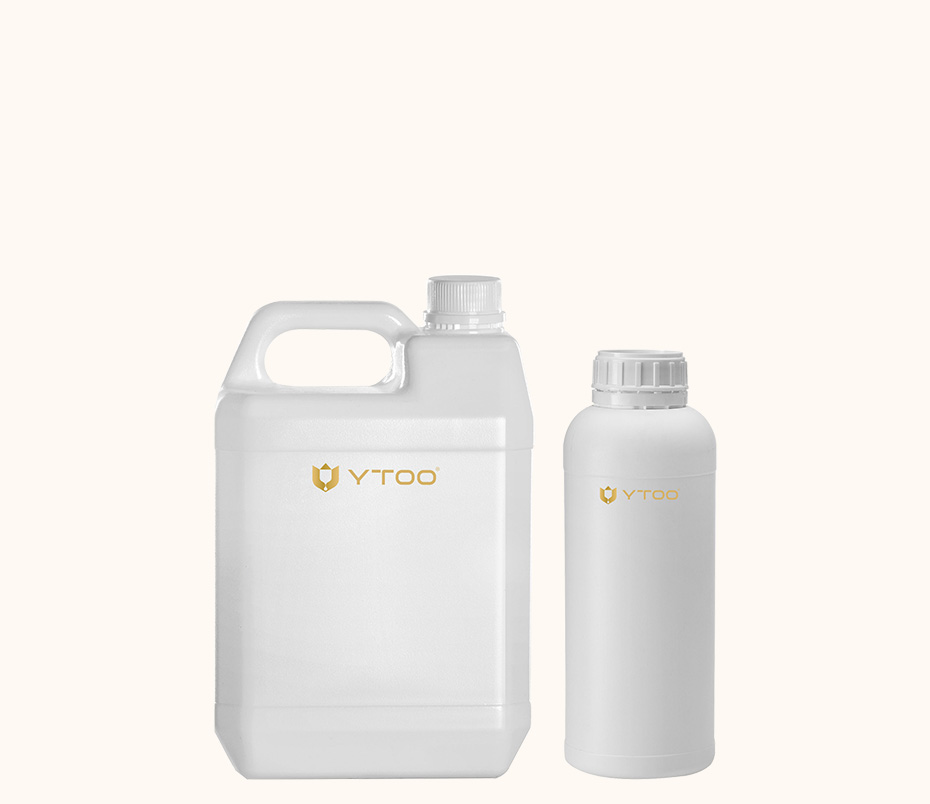 标有YTOO标志的白色瓶子，代表用于风味定制和批量供应的电子液体浓缩物类别。