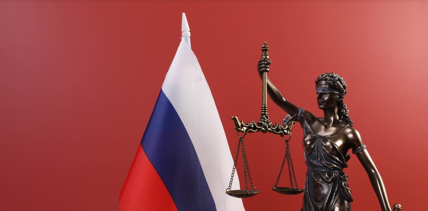 Blind woman holding scales with the Russian flag in the background, symbolizing regulatory changes